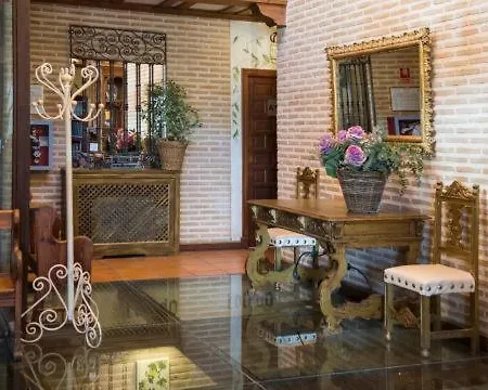 Yit Puerta Bisagra Гостевой дом Толедо