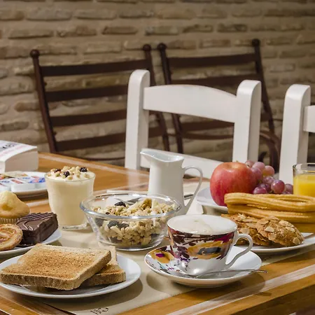 Гостевой дом Yit Puerta Bisagra 2*