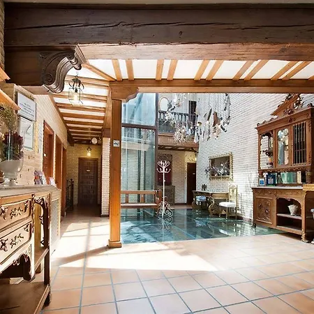 Гостевой дом Yit Puerta Bisagra 2*