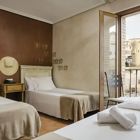Гостьовий будинок Yit Puerta Bisagra 2*