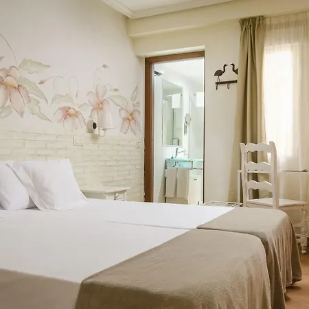 Guest house Yit Puerta Bisagra