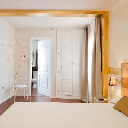 Yit Puerta Bisagra Guest house 2*