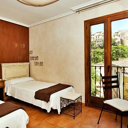 Guest house Yit Puerta Bisagra