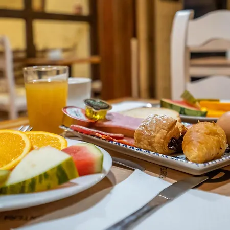 Penzion Yit Puerta Bisagra 2*