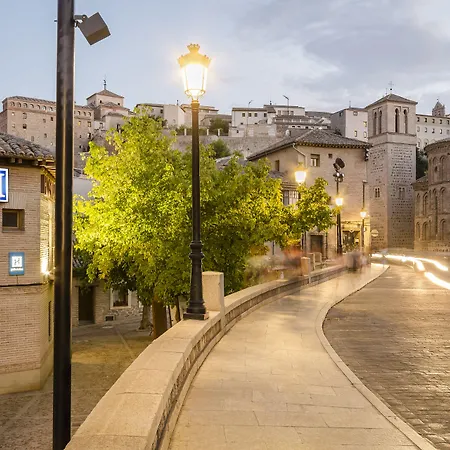 Gasthuis Yit Puerta Bisagra Toledo