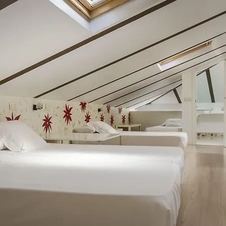 Pensionat Yit Puerta Bisagra 2*