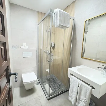 Pensión Yit Puerta Bisagra 2*
