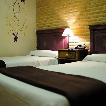 Pensionat Yit Puerta Bisagra 2*