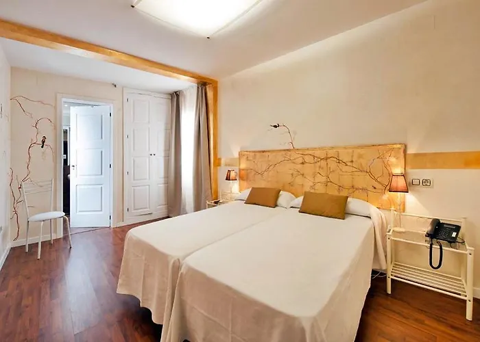 Yit Puerta Bisagra Guest house Toledo