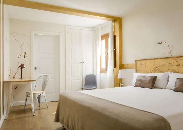 Guest house Yit Puerta Bisagra