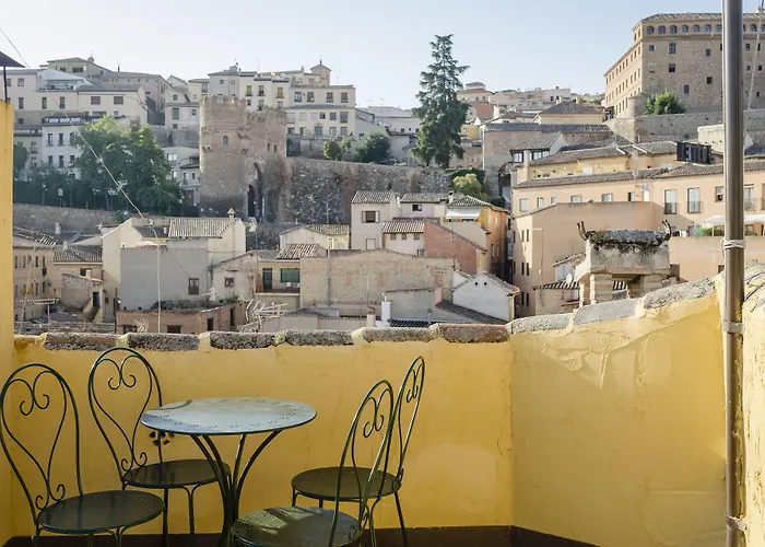 Yit Puerta Bisagra Guest house Toledo