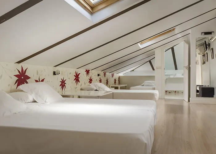 Guest house Yit Puerta Bisagra 2*